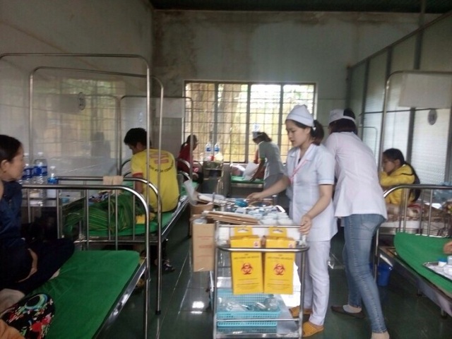 24 người nhập viện sau khi ăn cỗ cưới - 1
Các bệnh nhân được đang được điều trị do ngộ độc thực phẩm (ảnh CTV)