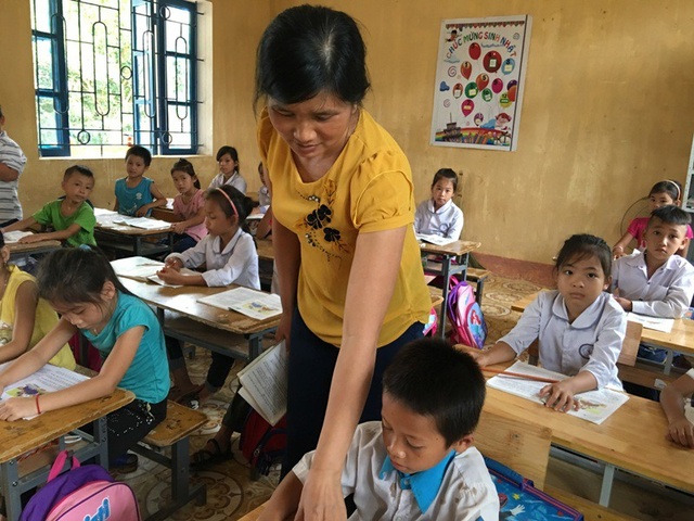 Xúc động hình ảnh cô giáo mang bệnh tim, vẫn bám lớp, bám trường - 3 Suốt 17 năm mang trong mình căn bệnh tim, nhưng cô Thơ vẫn kiên trì bám lớp, bám trường