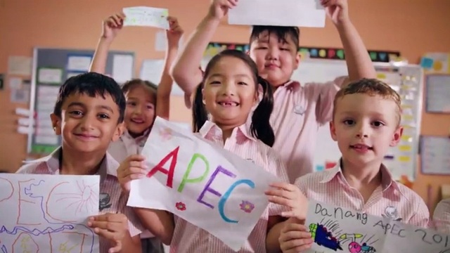 Hoa hậu Phạm Hương tự tin làm "hướng dẫn viên" du lịch trong tuần lễ APEC - 8 Thành phố chủ nhà Tuần lễ Cấp cao APEC đặc biệt được lòng du khách bởi những người dân địa phương thân thiện, mến khách
