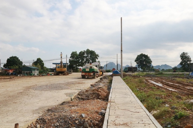 Bài 1: Cụm công nghiệp công nghệ sạch “quên” bảo vệ môi trường! - 3 Mặt bằng CCN Gia Phú được Công ty Hoàng Dân xây dựng trái luật hiện đã cơ bản hoàn thành.