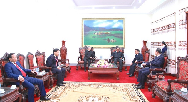 Tổng Bí thư, Chủ tịch nước CHDCND Lào thăm Khu di tích Kim Liên - 1 Tổng Bí thư, Chủ tịch nước CHDCND Lào Bounnhang Vorachith và Đoàn đại biểu cấp cao của Đảng, Nhà nước Lào đã đến thăm Khu di tích Kim Liên, huyện Nam Đàn.
