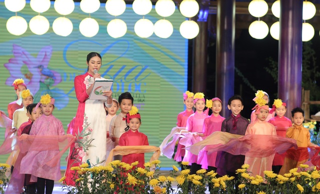 Cựu BTV Diệp Anh bất ngờ xuất hiện cùng diva Thanh Lam trong đêm lụa Bảo Lộc - 13 Cựu BTV Diệp Anh bất ngờ xuất hiện cùng diva Thanh Lam trong đêm lụa Bảo Lộc - 13