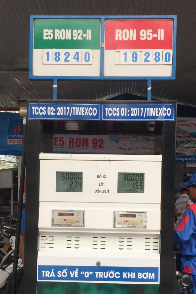 Xăng E5 bán đại trà, có doanh nghiệp bán giá rẻ hơn xăng thường 1000 đồng/lít - 2
PV Oil đã bán xăng E5 RON 92 thấp hơn giá xăng RON trước đây 1000 đồng/lít