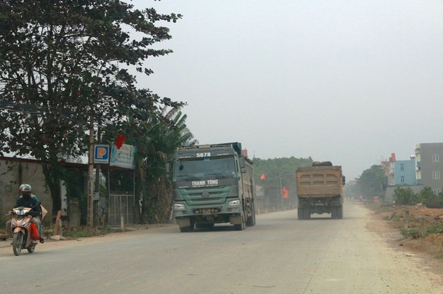 Ninh Bình: Đoàn xe siêu tải “cày ngày cày đêm”, tỉnh lộ căng mình… chống đỡ! - 6 Ninh Bình: Đoàn xe siêu tải “cày ngày cày đêm”, tỉnh lộ căng mình… chống đỡ! - 6
