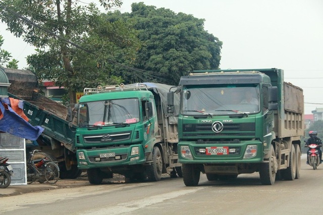 Ninh Bình: Đoàn xe siêu tải “cày ngày cày đêm”, tỉnh lộ căng mình… chống đỡ! - 13 Ninh Bình: Đoàn xe siêu tải “cày ngày cày đêm”, tỉnh lộ căng mình… chống đỡ! - 13