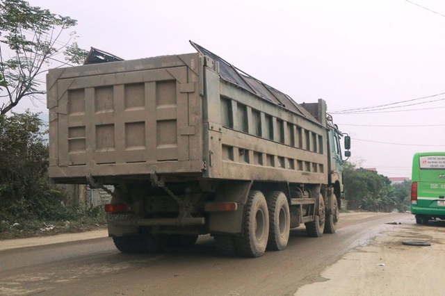 Ninh Bình: Đoàn xe siêu tải “cày ngày cày đêm”, tỉnh lộ căng mình… chống đỡ! - 14 Ninh Bình: Đoàn xe siêu tải “cày ngày cày đêm”, tỉnh lộ căng mình… chống đỡ! - 14