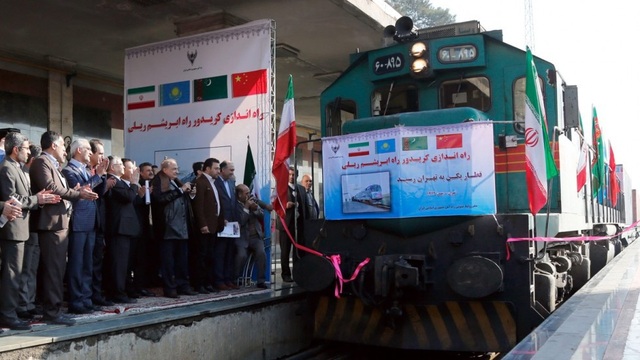 Trung Quốc đổ hàng tỷ USD vào Iran, phương Tây “sốt ruột” - 1
Một tàu vận tải của Trung Quốc tại Tehran (Ảnh: EPA)