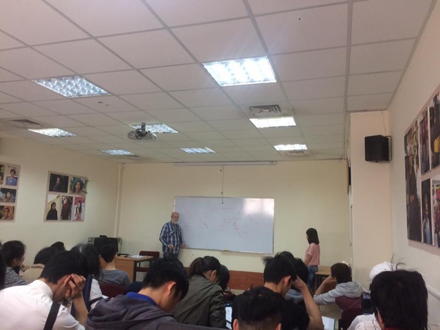 Kỳ thực tập mơ ước tại “vườn địa đàng trên sa mạc” của Israel - 8
Mỗi tuần, nhóm thực tập được học với giáo sư một buổi và một buổi thực hành ở nông trại.