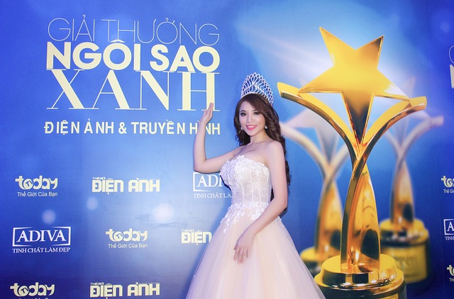 Hoa hậu Jenny Tuyến hội ngộ “tình địch” Mai Thu Huyền tại sự kiện - 3
Jenny Tuyến vừa xuất sắc đạt ngôi vị cao nhất tại cuộc thi Gương mặt Sân khấu Điện ảnh triển vọng 2016