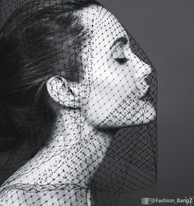 Angelina Jolie trải lòng về căn bệnh lạ và cuộc hôn nhân với Brad Pitt - 7 Angelina Jolie trải lòng về căn bệnh lạ và cuộc hôn nhân với Brad Pitt - 7