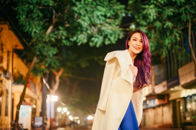 Mỹ Tâm yêu kiều trên phố cổ Hà Nội giữa đêm lạnh - 2 Mỹ Tâm yêu kiều trên phố cổ Hà Nội giữa đêm lạnh - 2