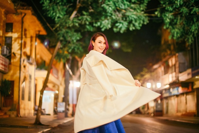 Mỹ Tâm yêu kiều trên phố cổ Hà Nội giữa đêm lạnh - 4 Mỹ Tâm yêu kiều trên phố cổ Hà Nội giữa đêm lạnh - 4