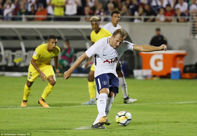 Tottenham 4-2 PSG: Kane sút 11m thành công, Trapp bị đuổi - 1
Kane thực hiện quả phạt đền ở phút 88
