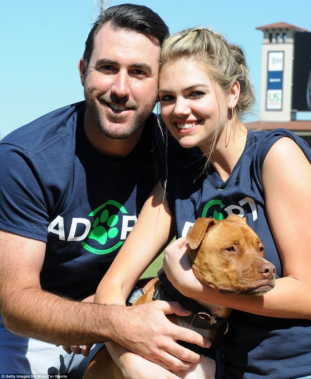 Mải tạo dáng bán khỏa thân, siêu mẫu Kate Upton ngã nhào xuống biển - 22
Kate hò hẹn với Justin Verlander từ năm 2014 và cặp đôi đã đính hôn vào năm ngoái.