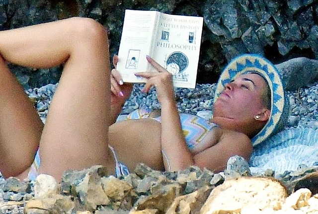 Katy Perry khoe dáng săn chắc trong bộ áo tắm hai mảnh - 6 Katy Perry khoe dáng săn chắc trong bộ áo tắm hai mảnh - 6