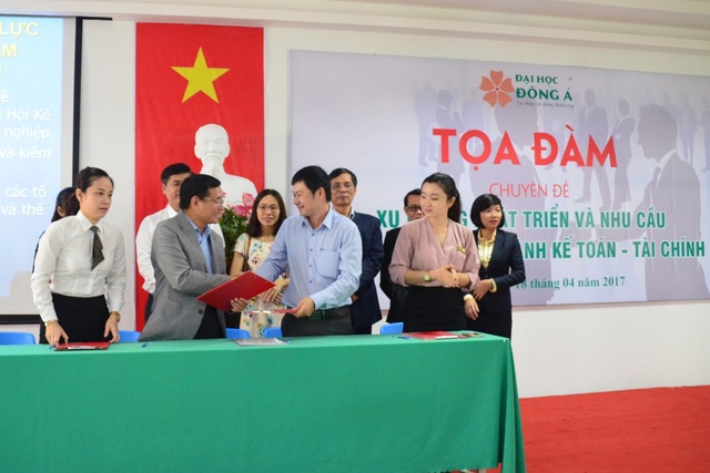 100% cơ hội làm việc và thực hành nghề nghiệp cho SV Tài chính - Kế toán - 1 Ký kết hợp tác đào tạo và tuyển dụng SV ngành Tài chính-Kế toán.