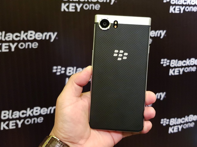Blackberry KeyOne chính thức lên kệ, giá 14,9 triệu đồng - 2 Blackberry KeyOne