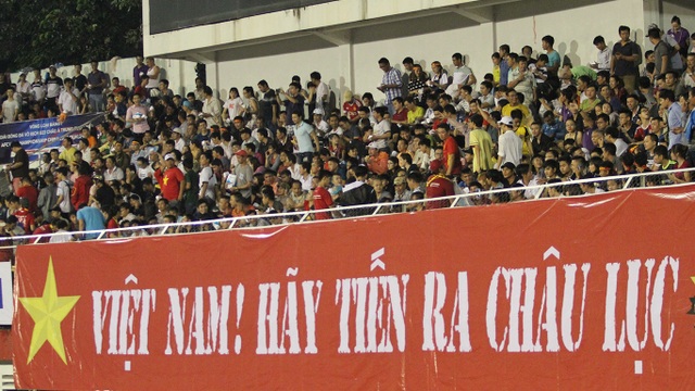 Sân Thống Nhất sôi động trong ngày U22 Việt Nam giành vé dự VCK U23 châu Á - 3 Thông điệp của người hâm mộ dành cho đội bóng của HLV Nguyễn Hữu Thắng