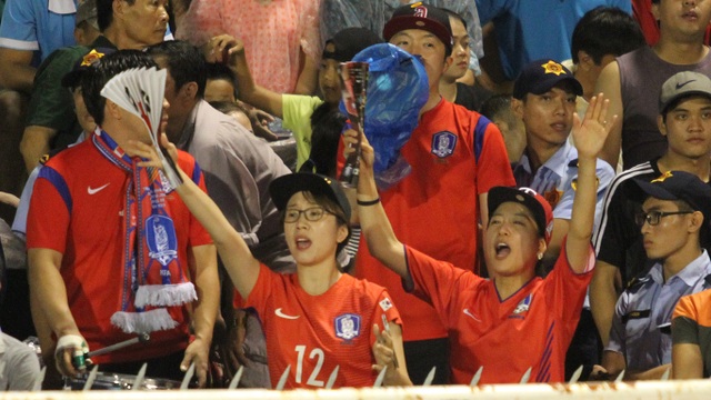 Sân Thống Nhất sôi động trong ngày U22 Việt Nam giành vé dự VCK U23 châu Á - 8