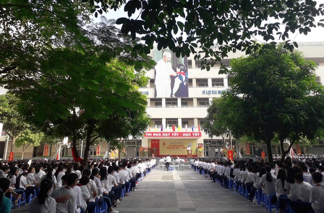 Rộn ràng lễ khai giảng năm học mới trên mọi miền Tổ quốc - 16 Lễ khai giảng của thầy trò trường THCS Nghĩa Tân, Hà Nội. (Ảnh: An Bình)