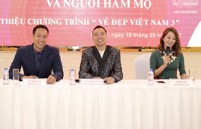 Khánh Thi: “Mong lần tới, vợ anh Xuân Bắc có thể cười khi livestream” - 5 Khánh Thi và NTK Đỗ Trịnh Hoài Nam và Đạo diễn Quang Tú - Trưởng BTC Vẻ đẹp Việt Nam (từ phải qua trái).