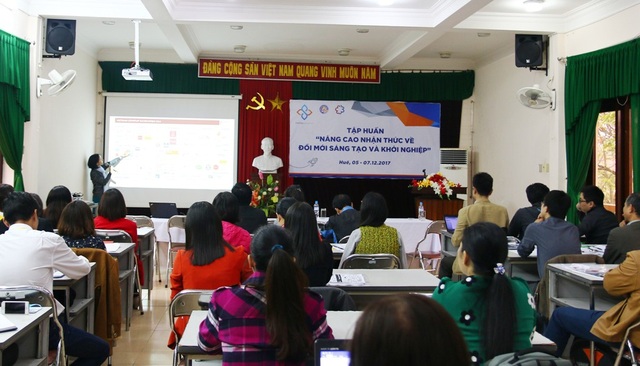 Nhiều hoạt động thú vị tại Khởi nghiệp đổi mới sáng tạo miền Trung - 2 Sự kiện đầu tiên - khóa đào tạo “Nâng cao nhận thức đổi mới sáng tạo và khởi nghiệp cho giảng viên” vừa diễn ra sáng 5/12.