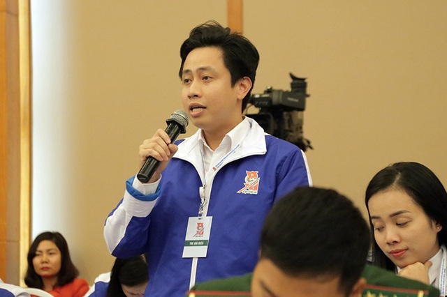 “Khởi nghiệp là tự mình tạo ra cơ hội, chứ không phải nắm bắt cơ hội” - 3
Đại biểu Lê Đức Tùng, Bí thư Đoàn Trường đại học Bách khoa Hà Nội phát biểu tại diễn đàn