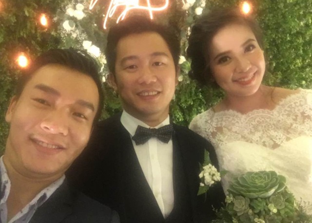 Loạt Á hậu Việt "bí mật" lên xe hoa - 4 Chú rể còn dành tặng cho cô dâu một bài hát đặc biệt tại tiệc cưới.