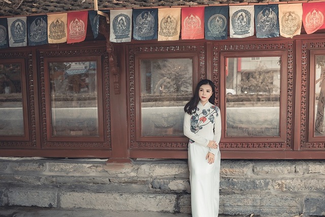 Nữ thạc sĩ 9X xinh đẹp trong tà áo dài đi lễ chùa đầu năm