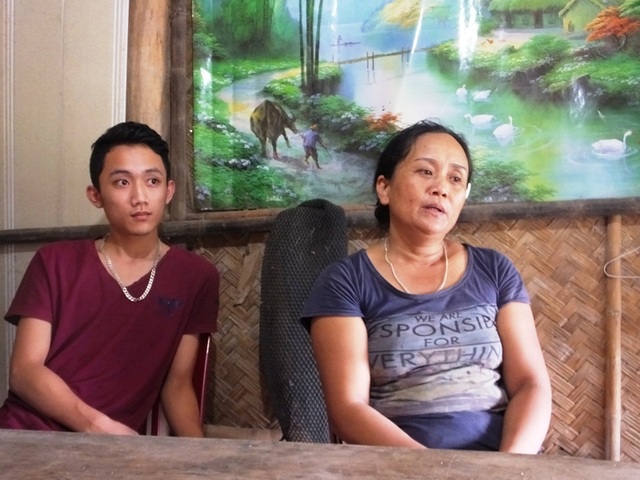 “Em và mẹ đã rơi nước mắt khi được bạn đọc báo Dân trí sẻ chia” - 3 Kim và mẹ rất xúc động khi được bạn đọc báo Dân trí quan tâm, tư vấn, sẻ chia.