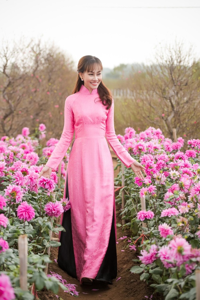 Á hậu Kim Duyên tự tin diện áo dài sau nghi án “dao kéo” vòng 3 - 12 Á hậu Kim Duyên tự tin diện áo dài sau nghi án “dao kéo” vòng 3 - 12
