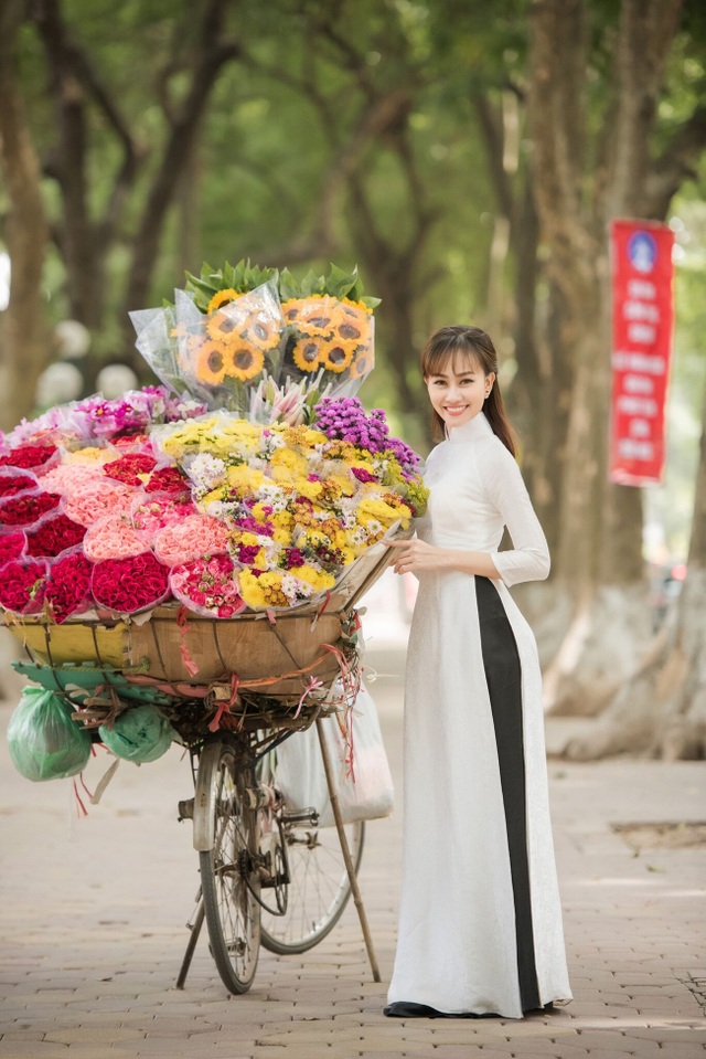 Á hậu Kim Duyên tự tin diện áo dài sau nghi án “dao kéo” vòng 3 - 2 Á hậu Kim Duyên tự tin diện áo dài sau nghi án “dao kéo” vòng 3 - 2