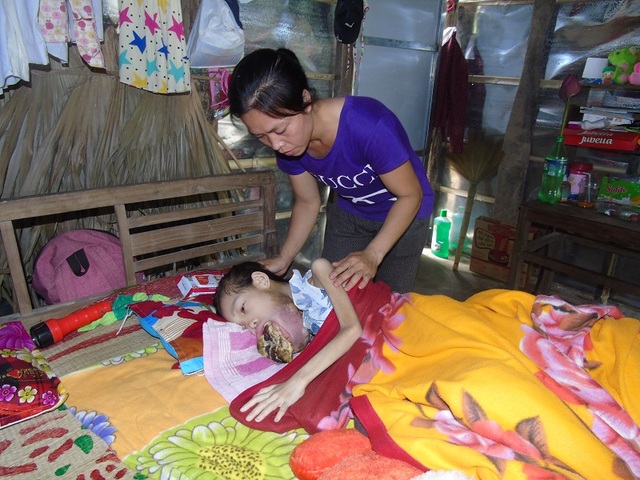Goá phụ nghèo đau đớn nhìn con ung thư nằm đợi… tử thần! - 2 Giờ đang từng ngày đau đớn, chống chọi với căn bệnh ung thư ngày càng nặng