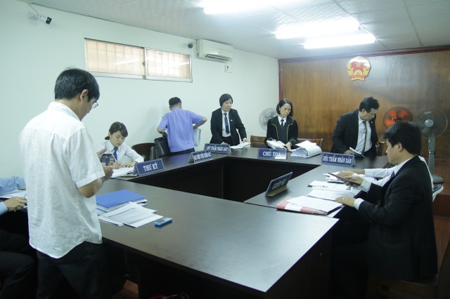 Hoãn phiên tòa “bầu” Kiên kiện công ty do mình lãnh đạo - 1 Đại diện các bên tại phiên tòa sáng nay