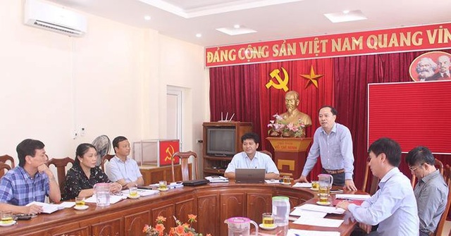 Kỷ luật hơn 300 đảng viên sau 10 năm thực hiện nghị quyết của Đảng. - 2 Công bố quyết định kỷ luật của Ủy ban Kiểm tra Tỉnh ủy Nghệ An về hai đảng viên tại huyện Tương Dương, Nghệ An (Ảnh: Báo Nghệ An).