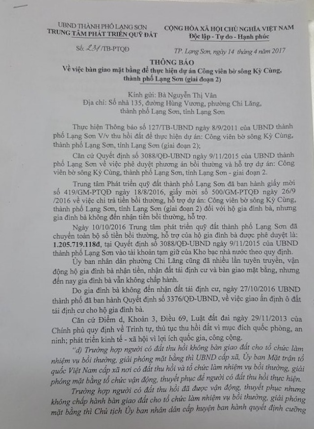 Lạng Sơn: Vì sao UBND thành phố bị kiện? - 2 Mặc dù đang bị một số hộ dân khởi kiện ra Tòa án nhân dân tỉnh Lạng Sơn nhưng UBND thành phố Lạng Sơn vẫn ra văn bản bàn giao mặt bằng để thực hiện dự án.