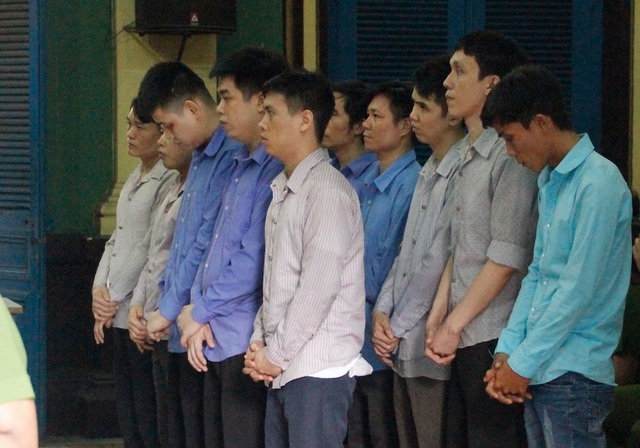 Hoãn xử “đại bàng” phòng giam đánh chết bạn tù - 1 Các bị cáo tại tòa