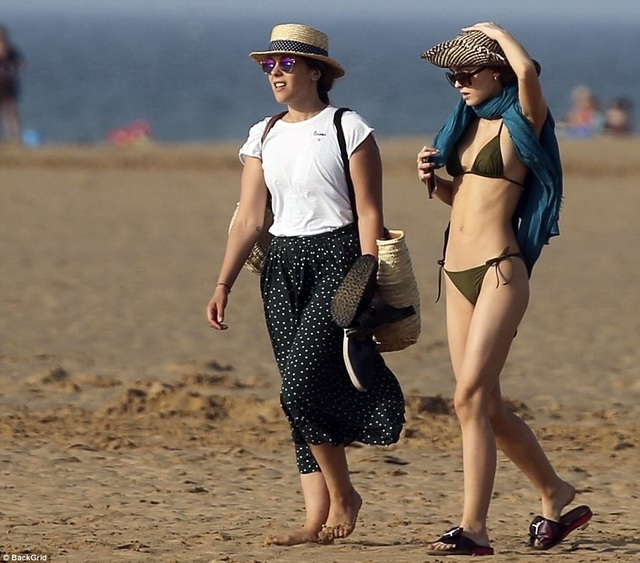Con gái Johnny Depp diện bikini quyến rũ - 6
Lily-Rose Depp khẳng định không dựa hơi bố mẹ để nổi tiếng mà sẽ tự phát triển sự nghiệp của mình.
