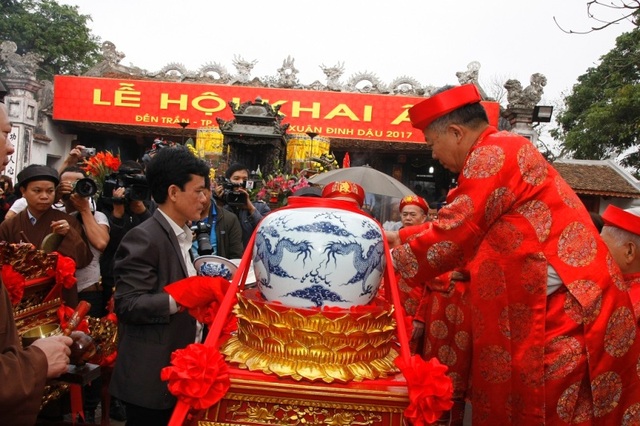 Nam Định: Thực hiện nghi lễ “Rước nước, tế cá” - 3 Nghi lễ “rước nước, tế cá” có ý nghĩa tri ân tổ tiên nhà Trần, một Vương triều khởi nghiệp từ nghề chài lưới, gắn với sông nước