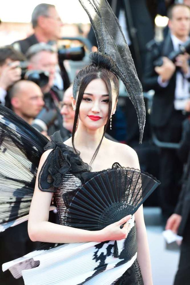 Hở bạo, sao hạng B của Trung Quốc cố gây ấn tượng trên thảm đỏ Cannes - 5 Hở bạo, sao hạng B của Trung Quốc cố gây ấn tượng trên thảm đỏ Cannes - 5
