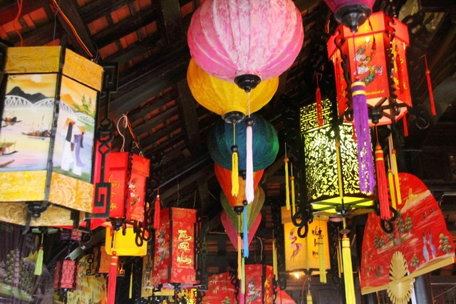 Làng nghề khắp 3 miền “tụ hội” tại Huế dự Festival - 7 Những chiếc đèn lồng Huế rực rỡ sắc màu