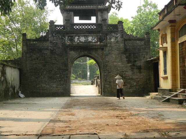 Nổi tiếng với chiếc cổng làng chứa đựng cả tinh hoa hồn Việt.