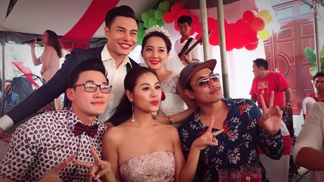 Quán quân Cười xuyên Việt - Lê Dương Bảo Lâm bí mật kết hôn - 5 Nam Thư và Kiều Minh Tuấn cũng có mặt để chúc mừng vợ chồng Bảo Lâm trong ngày vui