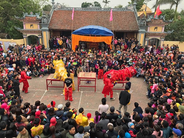 “Giải oan” cho "tháng Giêng là tháng ăn chơi" - 1 Tháng Giêng là tháng có nhiều lễ hội nhất năm nhưng không vì thế mà là tháng người ta bỏ bê công việc để mải mê với hội hè. Ảnh: NCV.