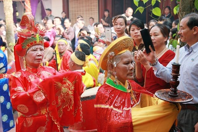 Điện Biên tưng bừng Lễ hội Thành Bản Phủ - 6 Lễ hội đền Hoàng Công Chất - Thành Bản Phủ đúng vào dịp kỷ niệm 248 năm ngày mất của vị tướng áo vải Hoàng Công Chất.
