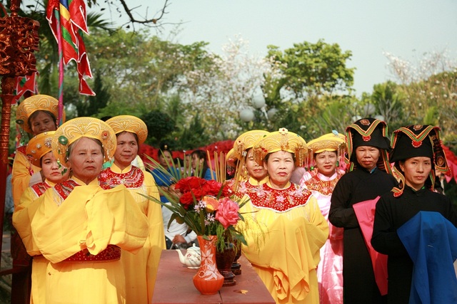 Điện Biên tưng bừng Lễ hội Thành Bản Phủ - 7 Những người tham gia lễ tế được gọi là các nữ quan.