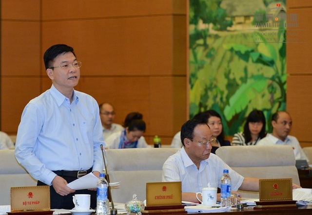 “Mổ xẻ” việc bồi thường cho thân nhân người bị oan sai - 1 Bộ trưởng Tư pháp Lê Thành Long giải trình thêm về vấn đề bồi thường cho thân nhân người bị oan sai