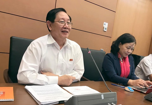 Thi tuyển chọn người để Thủ tướng bổ nhiệm Trưởng đặc khu? - 1 Bộ trưởng Nội vụ Lê Vĩnh Tân phát biểu tại tổ thảo luận (ảnh: Quang Phong)