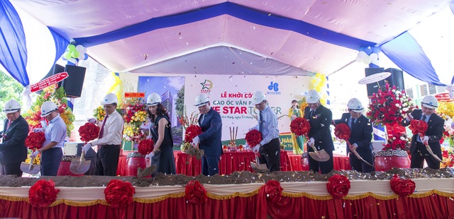TP Hồ Chí Minh: Khởi công xây dựng dự án cao ốc văn phòng Five Star - 3
Lễ động thổ công trình, có sự tham dự của lãnh đạo UBND TPHCM