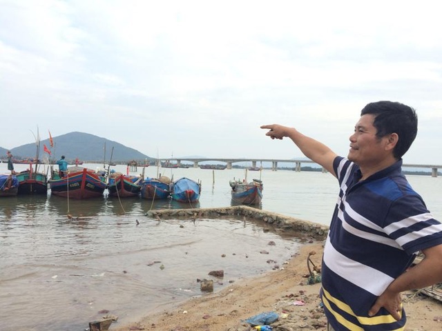 Khát vọng đóng tàu lớn vươn khơi của người lính Trường Sa - 1 Ông Lại Thế Sơn vẫn ước mơ có thể đóng một chiếc tàu cá vỏ thép để vươn khơi xa hơn